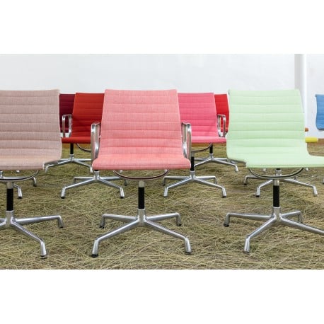 Alu Chair EA 108 - vitra - Charles & Ray Eames - Home - Furniture by Designcollectors