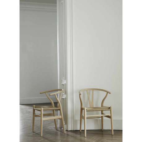 CH24 Wishbone Chair - Carl Hansen & Son - Hans Wegner - Home - Furniture by Designcollectors