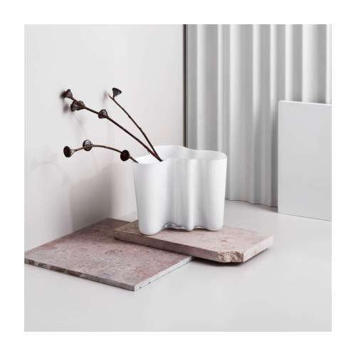 Alvar Aalto Collection Vase 95 mm White - Iittala - Alvar Aalto - Home - Furniture by Designcollectors