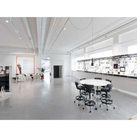 Pivot Stool - vitra - Antonio Citterio - Home - Furniture by Designcollectors