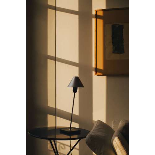 Gira black - Santa & Cole - Santa & Cole Team - Desk Lamp - Furniture by Designcollectors