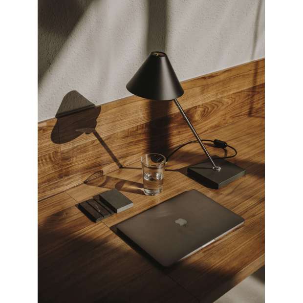 Gira black - Santa & Cole - Santa & Cole Team - Desk Lamp - Furniture by Designcollectors