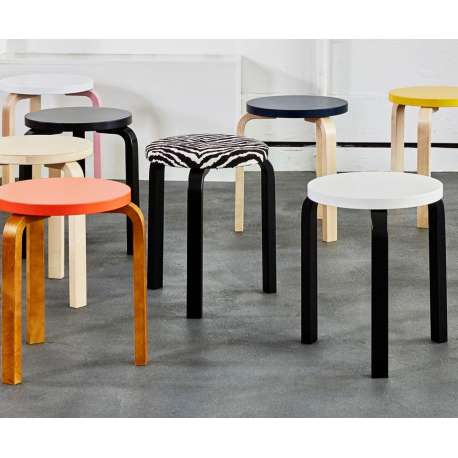60 Stool 3 Legs White Lacquered - Artek - Alvar Aalto - Accueil - Furniture by Designcollectors