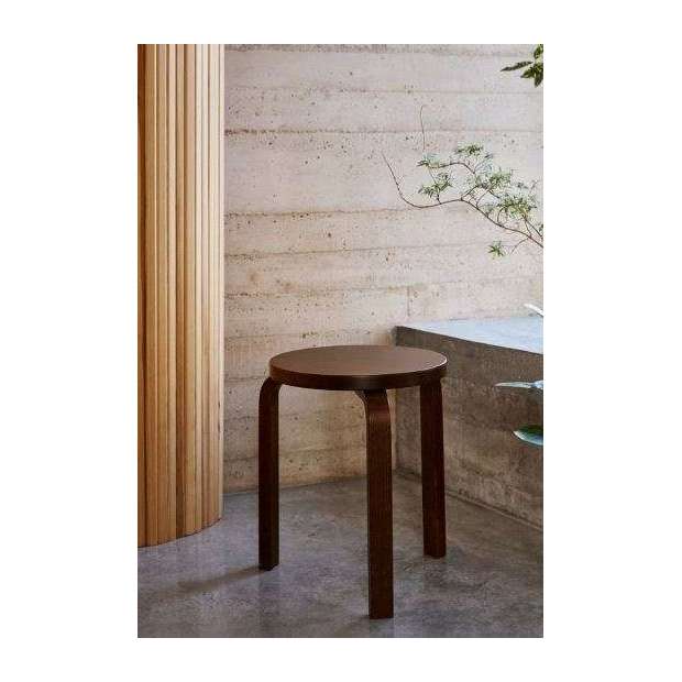 Stool 60 Tabouret 3 pieds walnut stained - Artek - Alvar Aalto - Accueil - Furniture by Designcollectors
