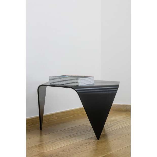 Trienna Coffee Table Noir - Artek - Ilmari Tapiovaara - Accueil - Furniture by Designcollectors