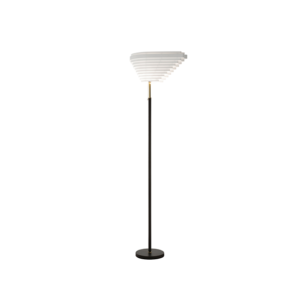 Floor Lamp A805 Staande Lamp, Polished Brass - Artek - Alvar Aalto - Aalto korting 10% - Furniture by Designcollectors