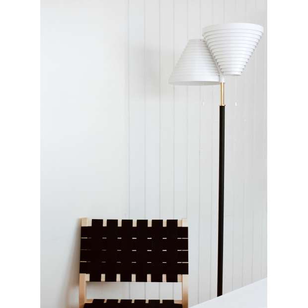 A810 Floor Lamp, Brass - Artek - Alvar Aalto - Lighting - Furniture by Designcollectors