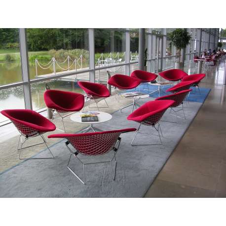 Bertoia Large Diamond Fauteuil, Chrome, Bright Red - Knoll - Harry Bertoia - Lounge Chairs & Club Chairs - Furniture by Designcollectors