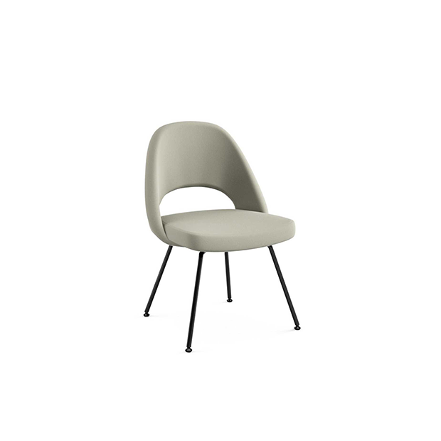Saarinen Conference Chair, Black metal legs, Music Hall Sand - Knoll - Eero Saarinen - Chaises - Furniture by Designcollectors