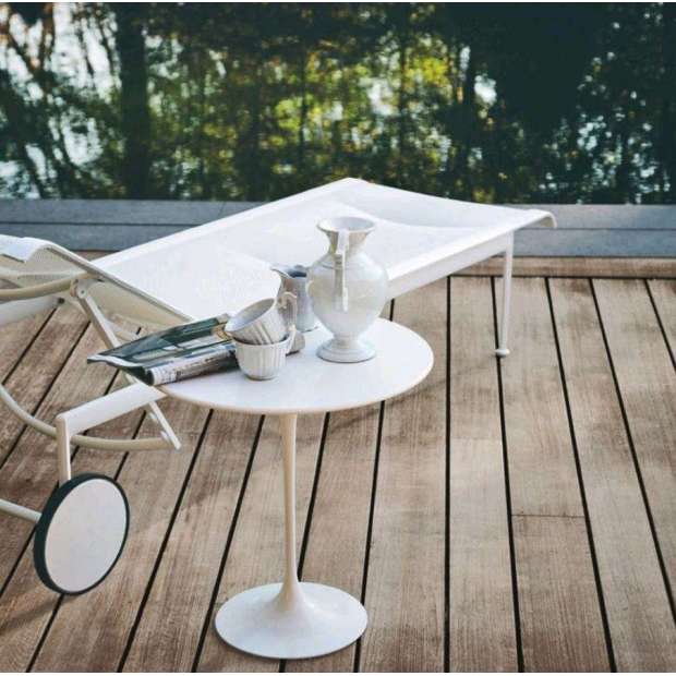 Saarinen Low Round Tulip Table, Outdoor White (H51, D51) - Knoll - Eero Saarinen - Tables - Furniture by Designcollectors