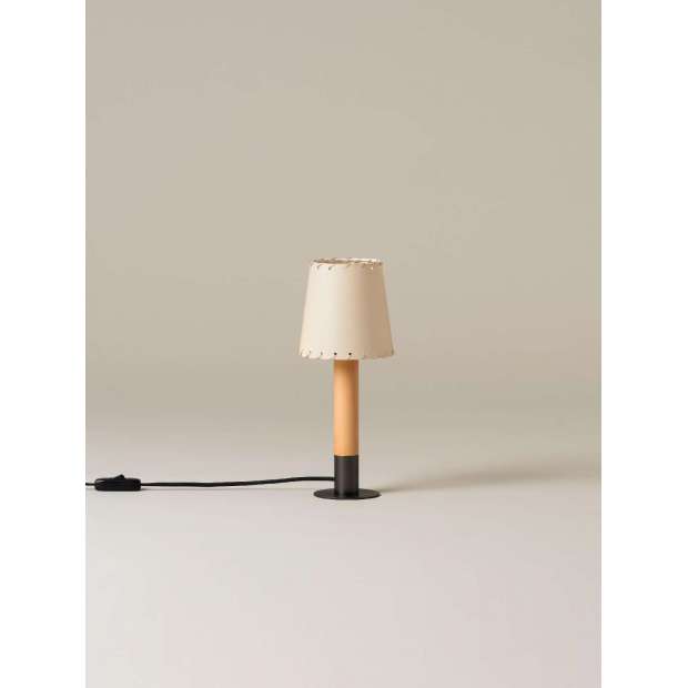 Basica Minima, Stitched Beige parchment - Santa & Cole - Santa & Cole Team - Lampes de Table - Furniture by Designcollectors