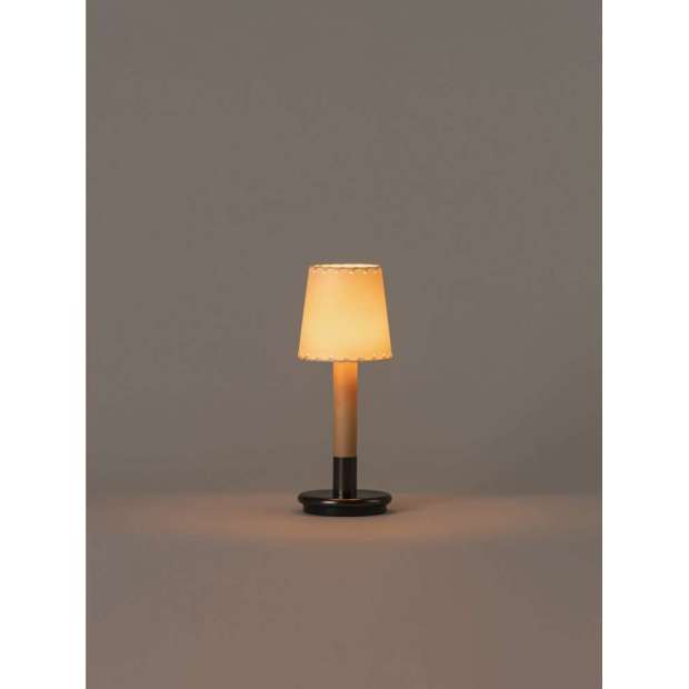 Básica Mínima Batería, Stitched beige parchment - Santa & Cole - Santa & Cole Team - Table Lamps - Furniture by Designcollectors