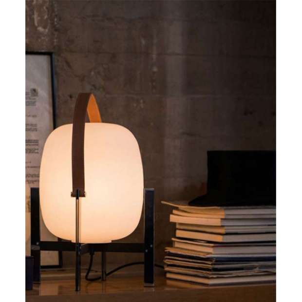 Cesta Metalica met lederen handvat - Santa & Cole - Miguel Milá - Tafellampen - Furniture by Designcollectors