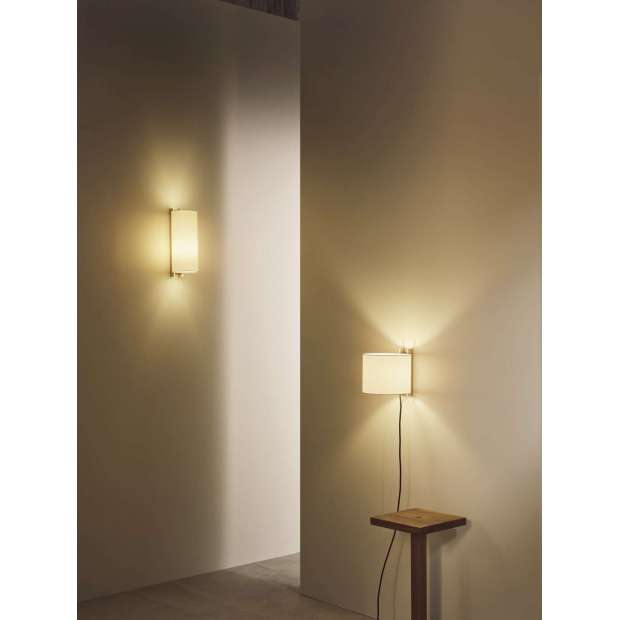 TMM Corto Wall Light, With plug, white - Santa & Cole - Miguel Milá - Appliques Murales - Furniture by Designcollectors