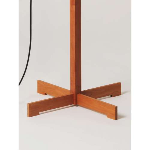 TMM Floor Lamp, Cherry, White - Santa & Cole - Miguel Milá - Staande Lampen - Furniture by Designcollectors