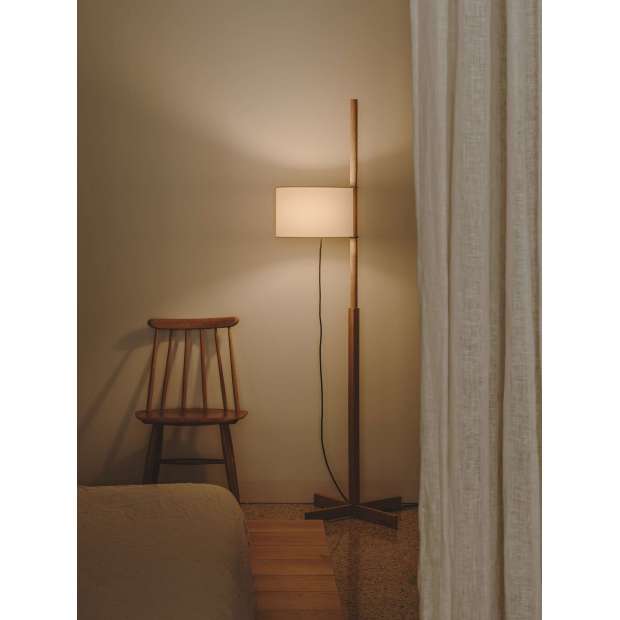 TMM Floor Lamp, Natural Oak, Beige - Santa & Cole - Miguel Milá - Floor Lamps - Furniture by Designcollectors