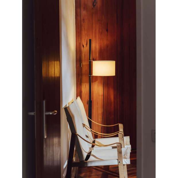 TMM Floor Lamp, Black Oak, Beige - Santa & Cole - Miguel Milá - Lampes sur Pied - Furniture by Designcollectors
