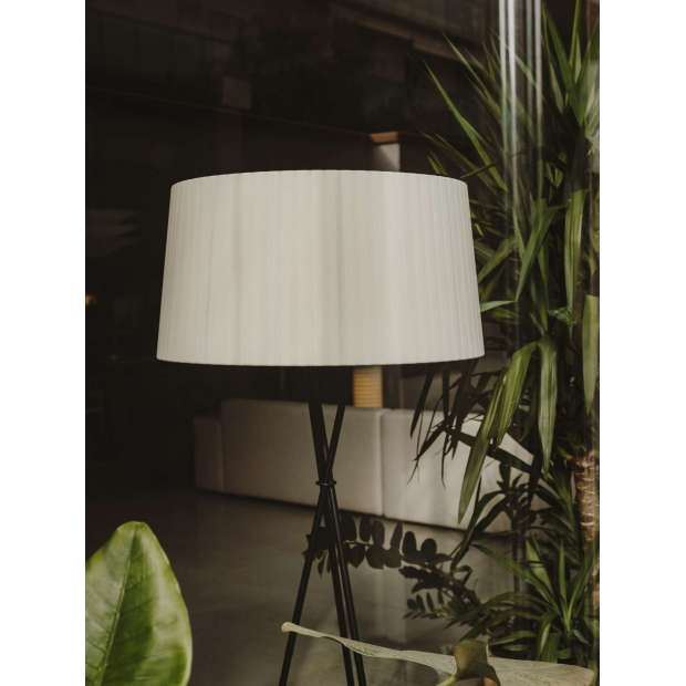 Tripode G5 Floor lamp, black metal, Natural - Santa & Cole - Santa & Cole Team - Floor Lamps - Furniture by Designcollectors