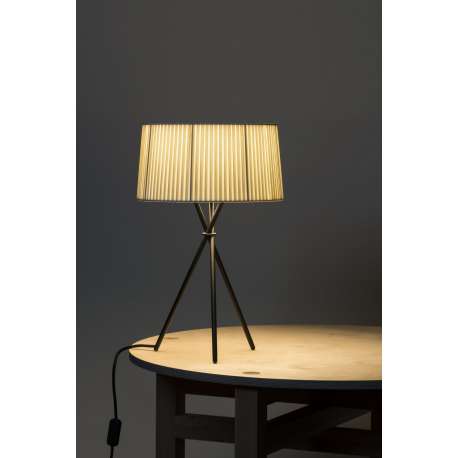 Tripode M3 Table lamp, Natural - Santa & Cole - Santa & Cole Team - Table Lamps - Furniture by Designcollectors