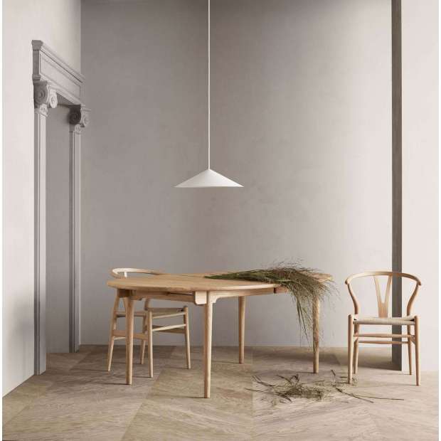 CH24 Wishbone Chair, Oiled oak, Natural cord - Carl Hansen & Son - Hans Wegner - Accueil - Furniture by Designcollectors