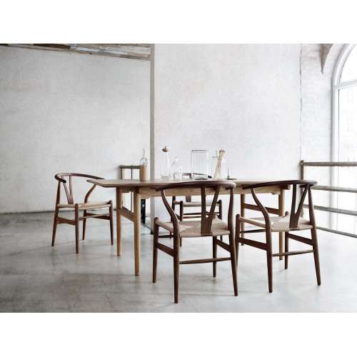 CH24 Wishbone Chair, Olied walnut, Black - Carl Hansen & Son - Hans Wegner - Home - Furniture by Designcollectors