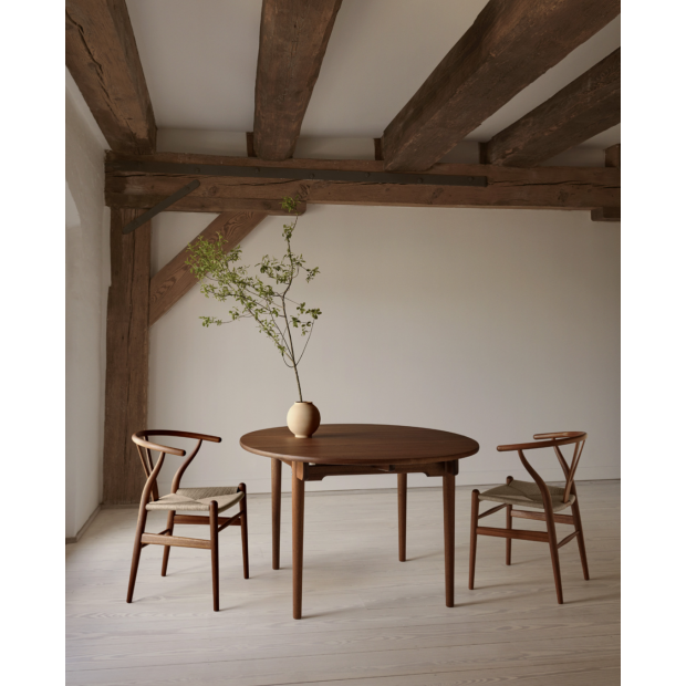 CH338 Table à manger (jusqu’à 4 rallonges), Oiled walnut - Carl Hansen & Son - Hans Wegner - Tables - Furniture by Designcollectors