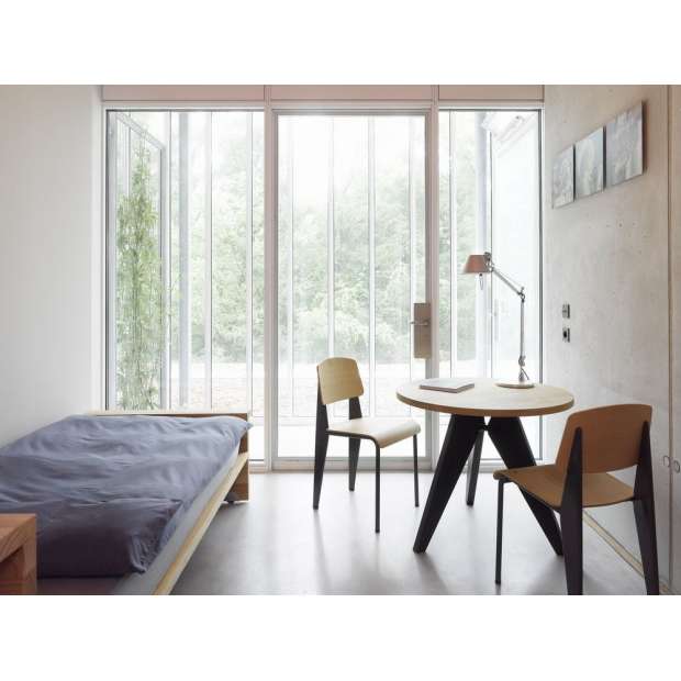 Standard Stoel - dark oak - protective varnish - deep black powder-coated (smooth) - Vitra - Jean Prouvé - Home - Furniture by Designcollectors