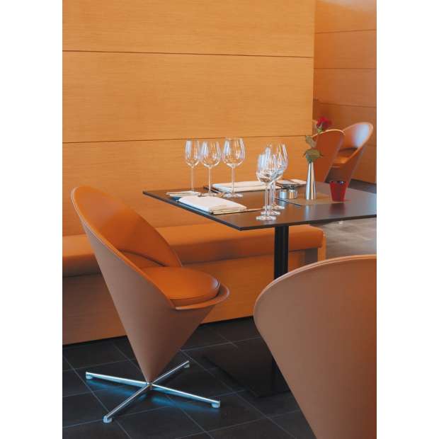 Cone Chair - Tonus - red - Vitra - Verner Panton - Stoelen - Furniture by Designcollectors