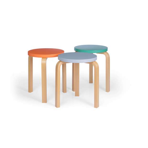 Stool 60 (3 poten): Speciale editie - Set van 3 kleuren, samengesteld door Sofie D'Hoore - Artek - Alvar Aalto - Zitbanken en krukjes - Furniture by Designcollectors