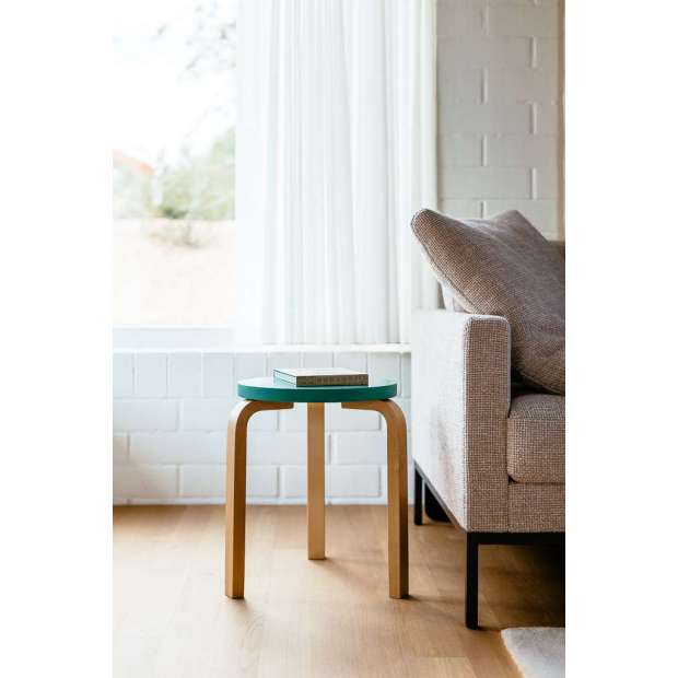 Stool E60 (4 poten): Speciale editie - Set van 3 kleuren, samengesteld door Sofie D'Hoore - Artek - Alvar Aalto - Google Shopping - Furniture by Designcollectors