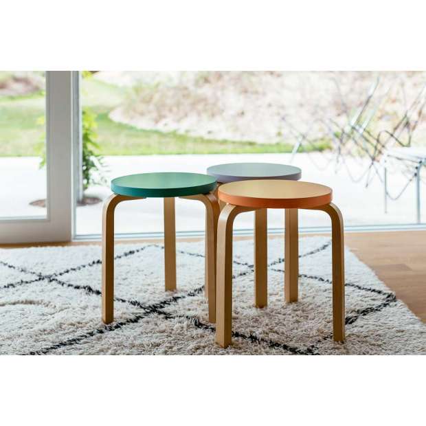 Stool E60 (4 poten): Speciale editie - Set van 3 kleuren, samengesteld door Sofie D'Hoore - Artek - Alvar Aalto - Google Shopping - Furniture by Designcollectors
