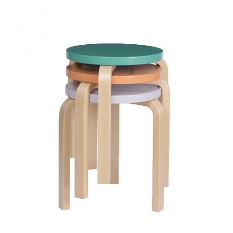 Stool E60 (4 poten): Speciale editie - Set van 3 kleuren, samengesteld door Sofie D'Hoore - Artek - Alvar Aalto - Zitbanken en krukjes - Furniture by Designcollectors