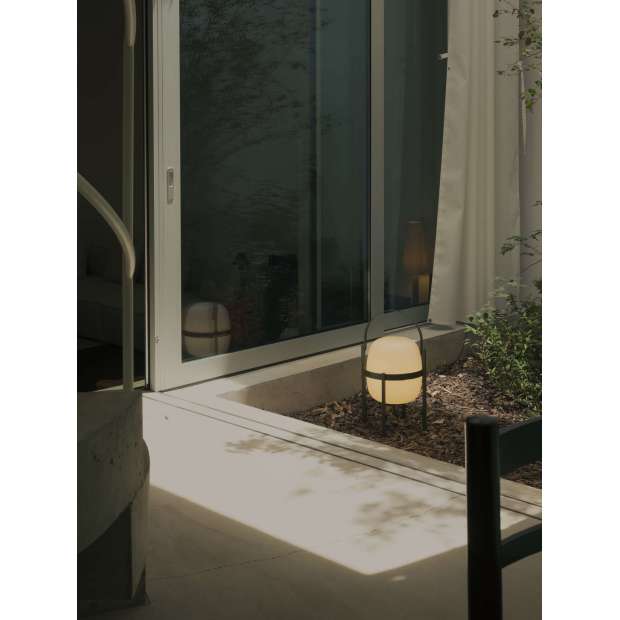 Cesta Exterior - Santa & Cole - Miguel Milá - Lighting - Furniture by Designcollectors