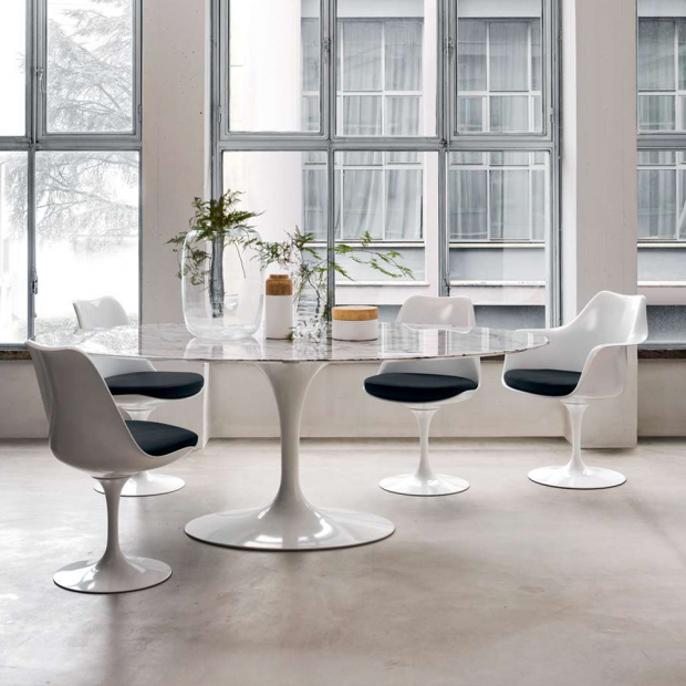 Saarinen Round Table Eettafel, Arabescato Marmer (H72 D152) - Knoll - Eero Saarinen - Tafels - Furniture by Designcollectors