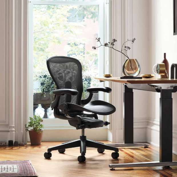 Aeron Chair - Black,  Onyx Ultra Matte base (size B) - Herman Miller - Don Chadwick & Bill Stumpf - Bureaustoelen  - Furniture by Designcollectors