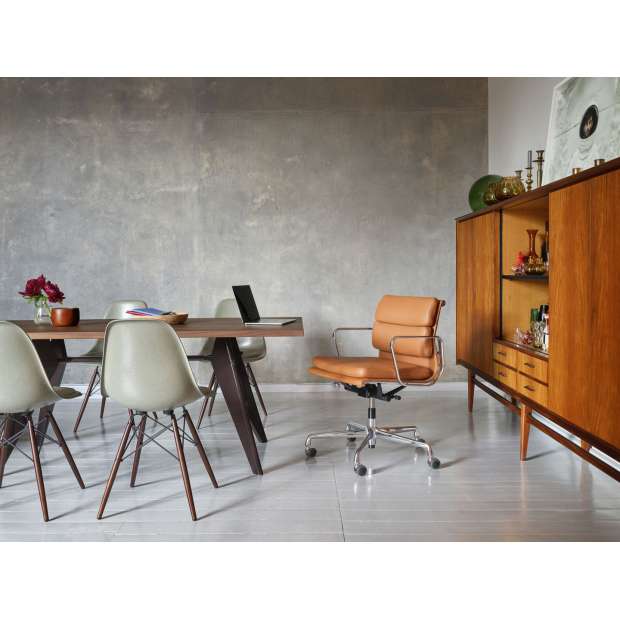 Soft Pad Group EA 217 Stoel - Leather premium camel - Vitra - Charles & Ray Eames - Home - Furniture by Designcollectors