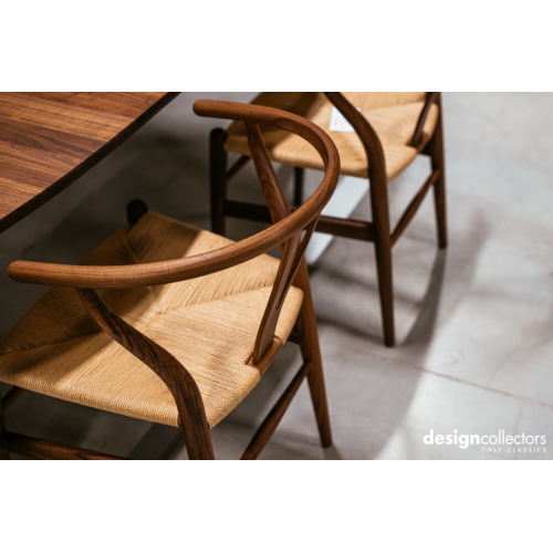 CH24 Wishbone Chair, Olied walnut, Natural cord - Carl Hansen & Son - Hans Wegner - Home - Furniture by Designcollectors