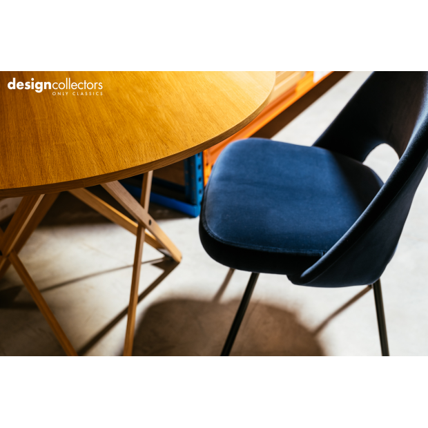 Saarinen Conference Chair, Black metal legs, EVA night blue - Knoll - Eero Saarinen - Chairs - Furniture by Designcollectors