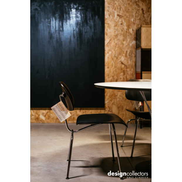 Plywood Group DCM - Ash black - Vitra - Charles & Ray Eames - Home - Furniture by Designcollectors