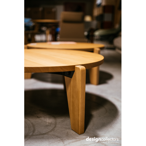 Guéridon Bas - Solid natural oak - Vitra - Jean Prouvé - Tables - Furniture by Designcollectors