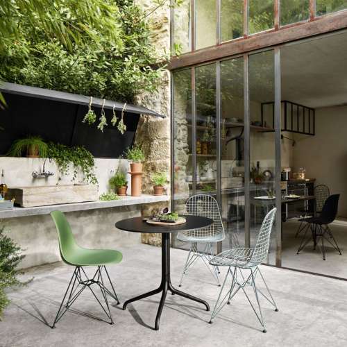 Wire Chair DKR Chaise - Powder coated Dark Green - Vitra - Charles & Ray Eames - Outdoor Dining - Furniture by Designcollectors