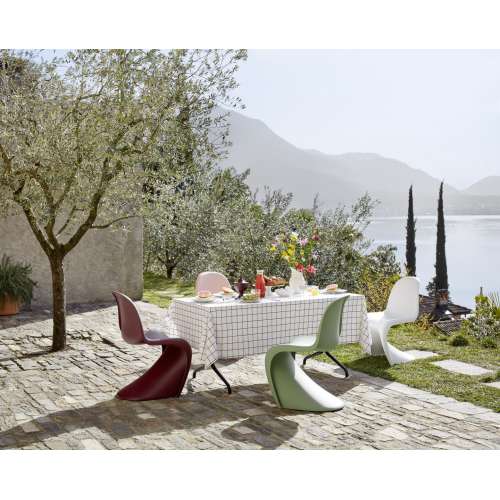Panton Chair (new height) - Bordeaux - Vitra - Verner Panton - Stoelen - Furniture by Designcollectors