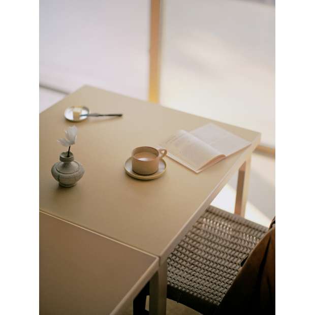 DL81C Table Pliante, Clay/Walnut, Special Edition - Artek - Alvar Aalto - Tables & Bureaux - Furniture by Designcollectors