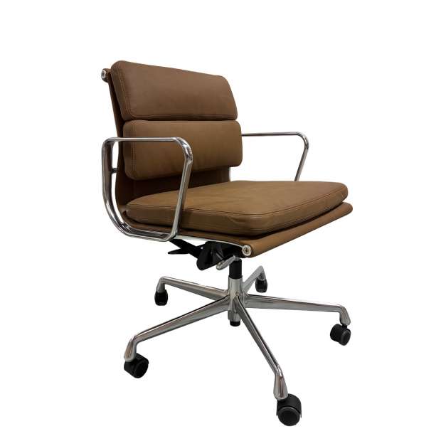 Soft Pad Chair EA 217 - Leather - Polished - Terra 20361 Umber - Special Edition - Vitra - Charles & Ray Eames - Office Chairs - Furniture by Designcollectors