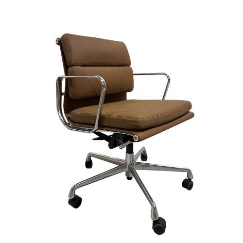 Soft Pad Chair EA 217 - Leather - Polished - Terra 20361 Umber - Special Edition - Vitra - Charles & Ray Eames - Office Chairs - Furniture by Designcollectors