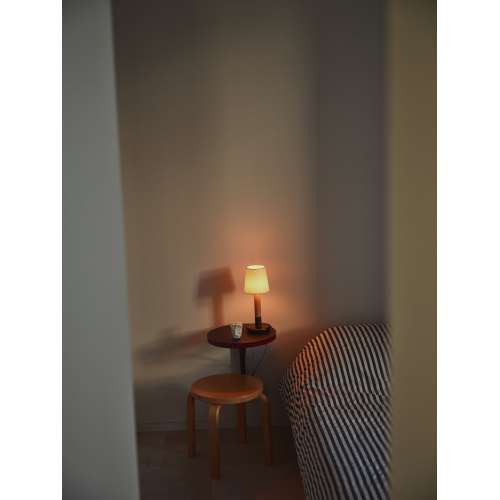 Básica Mínima Batería, Stitched beige parchment - Santa & Cole - Santa & Cole Team - Table Lamps - Furniture by Designcollectors