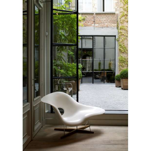La Chaise (showroom model) - Vitra - Charles & Ray Eames - Home - Furniture by Designcollectors